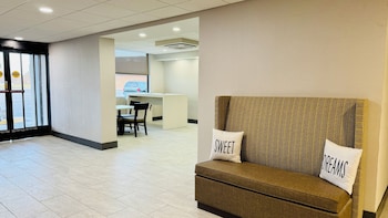 Mainstay Suites Chambersburg East,,3 star