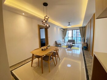 R&F Trexhomestay,,3 star