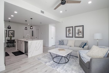Handsboro Pointe Condo & Suites,,4 star