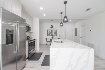 Handsboro Pointe Condo & Suites,,4 star