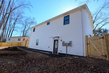 Spacious La Plata Escape,,2 star