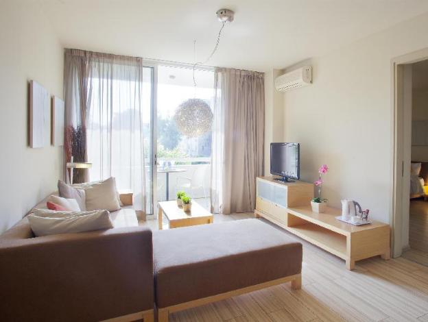 almond business hotel
