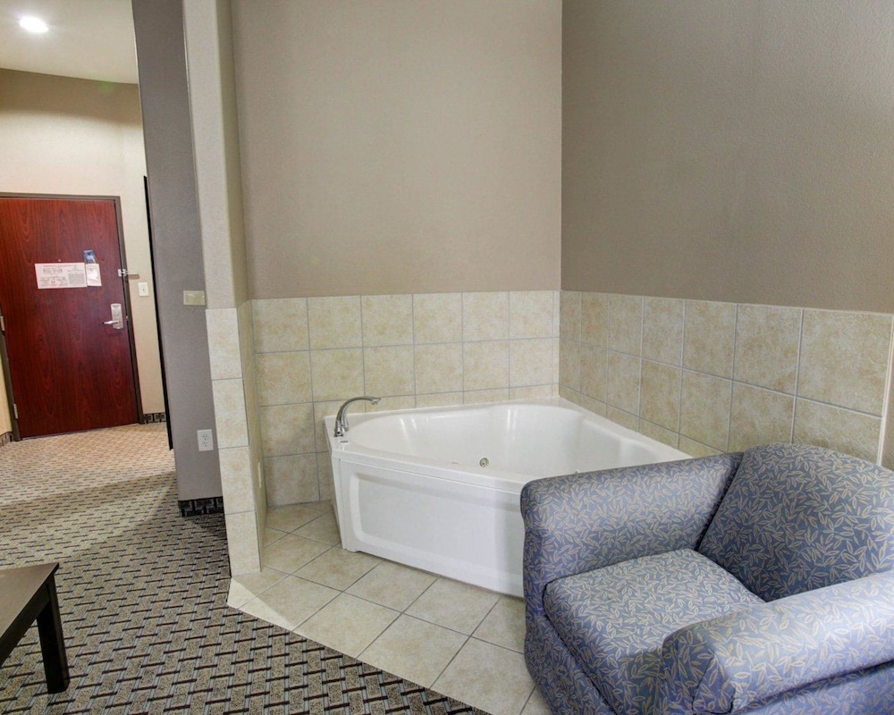 comfort suites bastrop