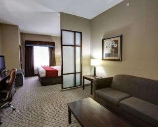 comfort suites bastrop
