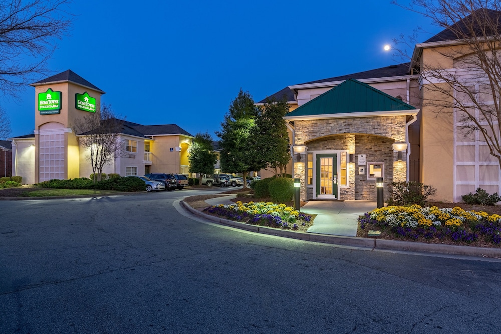 hometowne studios by red roof atlanta ne peachtree corners