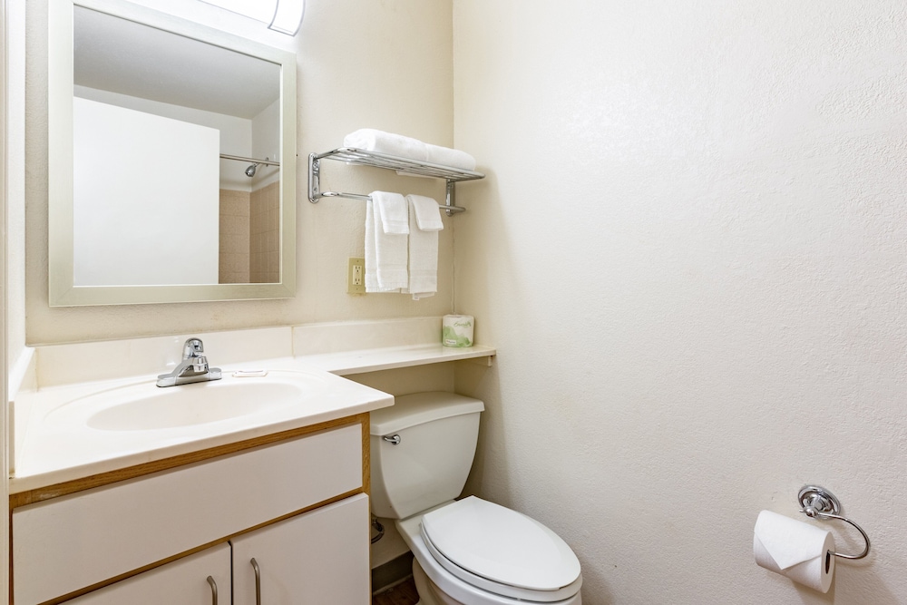 hometowne studios by red roof atlanta ne peachtree corners