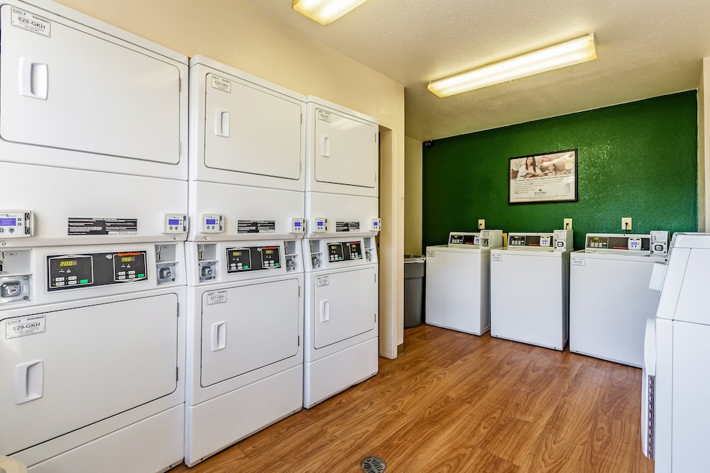 hometowne studios by red roof atlanta ne peachtree corners