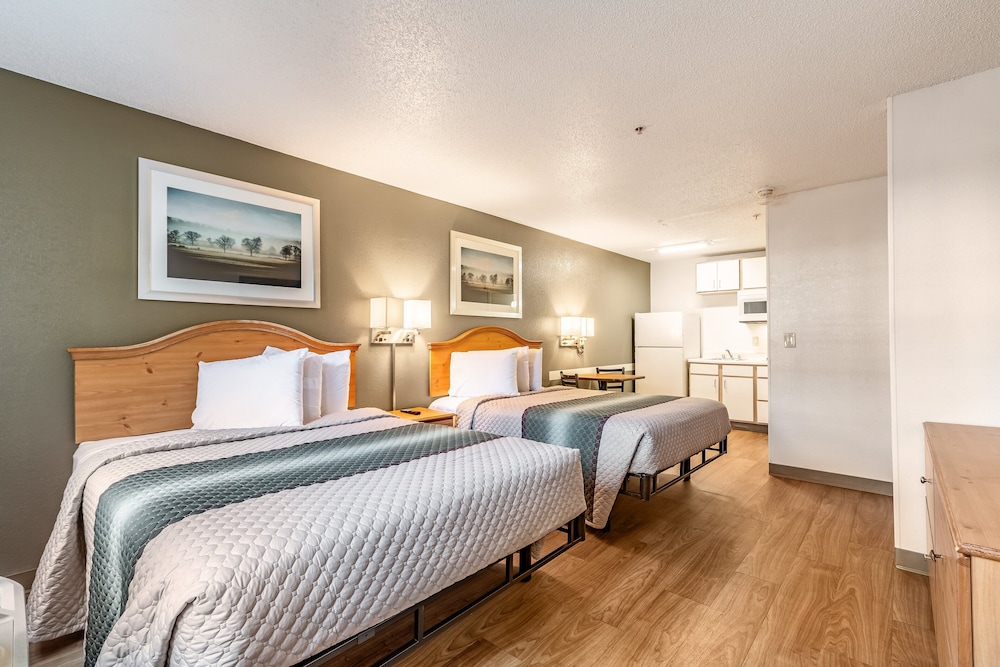 hometowne studios by red roof atlanta ne peachtree corners