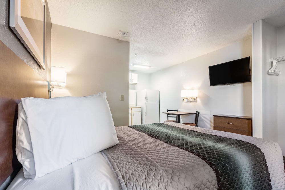 hometowne studios by red roof atlanta ne peachtree corners