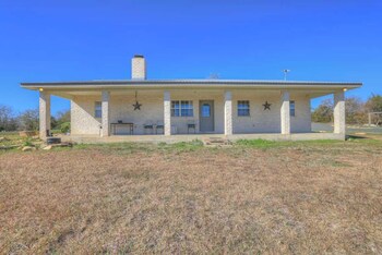 Casa Blanca: Hot-Tub, Fire Pit, Hill Country Views,,4 star