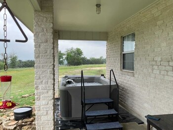 Casa Blanca: Hot-Tub, Fire Pit, Hill Country Views,,4 star