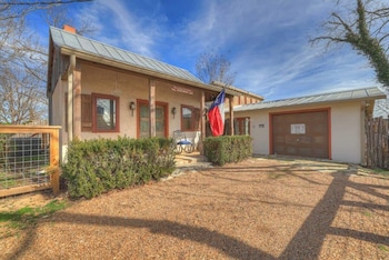 texas two step guesthouse