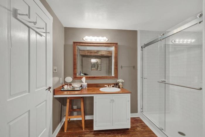 texas two step guesthouse