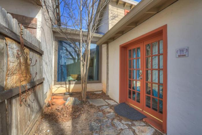 texas two step guesthouse