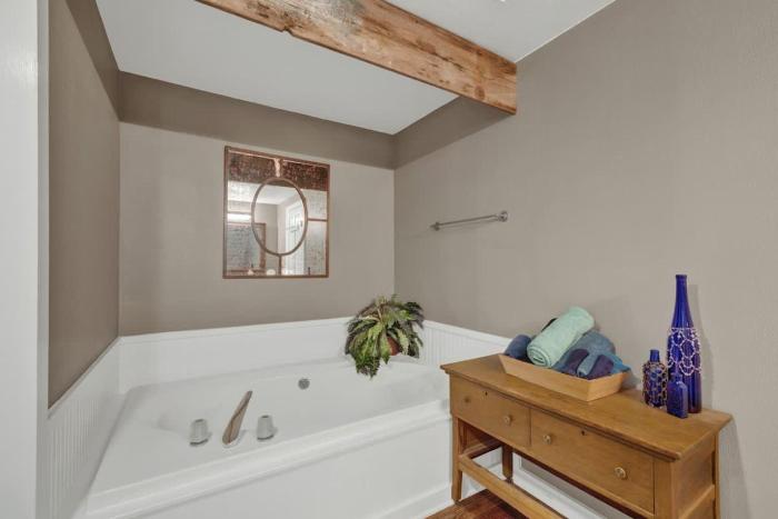 texas two step guesthouse