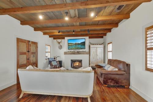 texas two step guesthouse