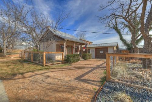 texas two step guesthouse