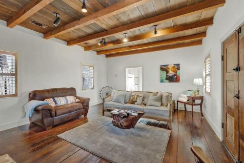 texas two step guesthouse