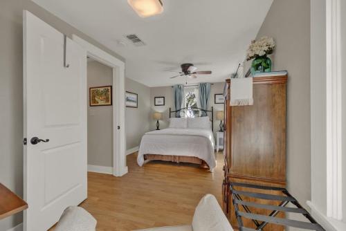 Osh Walk To Main St,802 N Orange St.,3 star