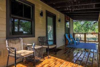 Winecup Waterfront Cottage,,3 star