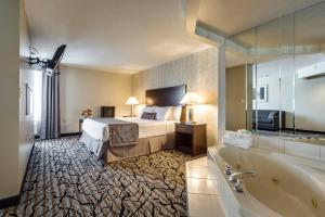 monte carlo inn oakville suites