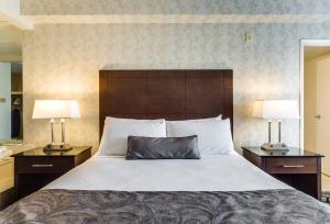 monte carlo inn oakville suites