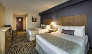 monte carlo inn oakville suites