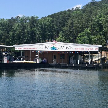 Echo Canyon Resort & Marina,,2 star