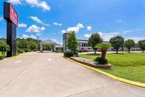 econo lodge inn and suites ocean springs biloxi