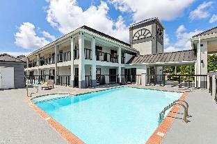 econo lodge inn and suites ocean springs biloxi