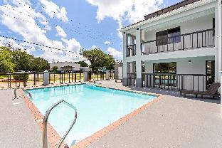 econo lodge inn and suites ocean springs biloxi