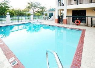 econo lodge inn and suites ocean springs biloxi