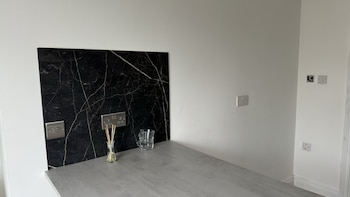 London Studios And Suites,,4 star