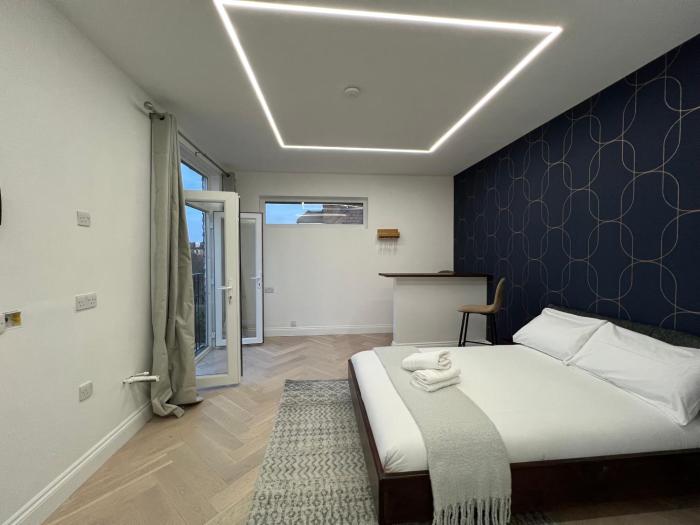 london studios and suites