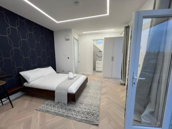 london studios and suites