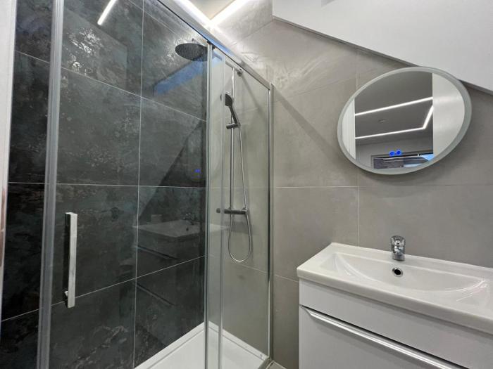 london studios and suites