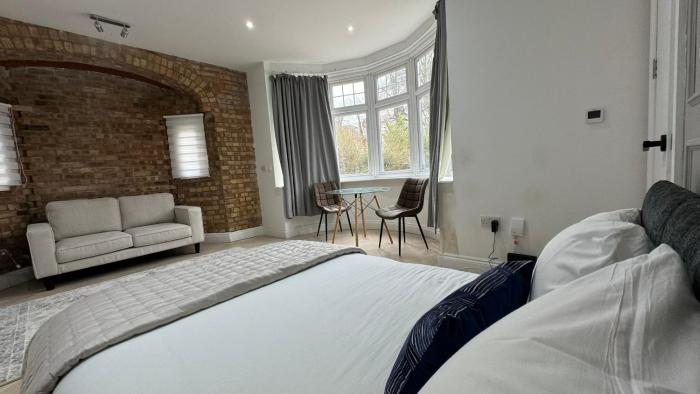 london studios and suites