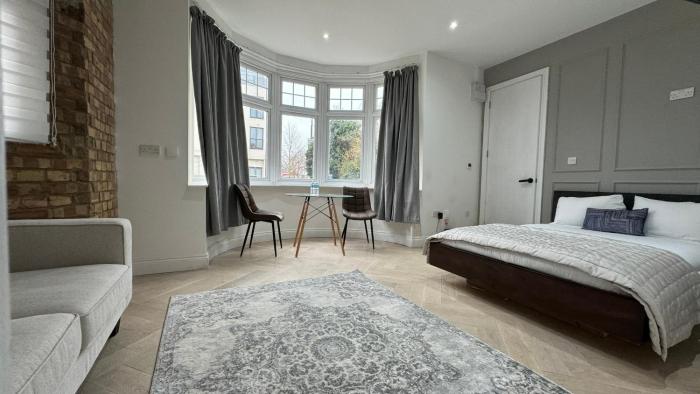 london studios and suites