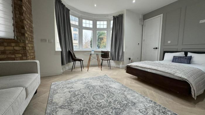 london studios and suites