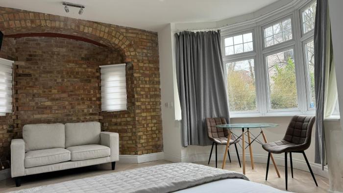 london studios and suites