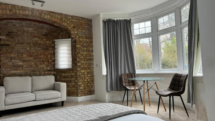 london studios and suites