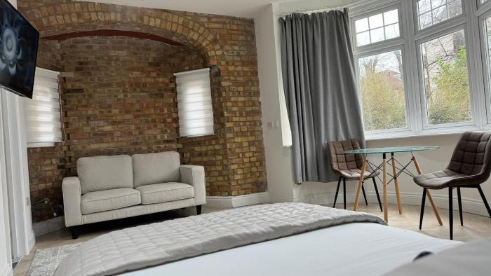 london studios and suites