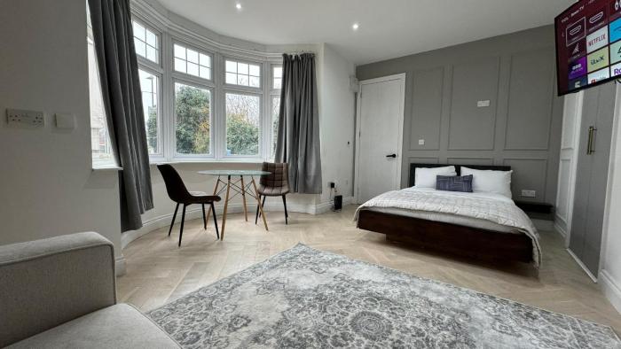 london studios and suites