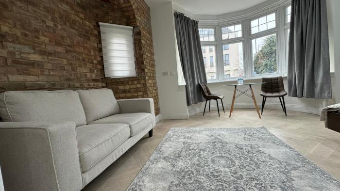 london studios and suites
