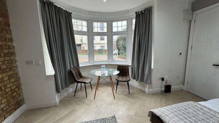 london studios and suites