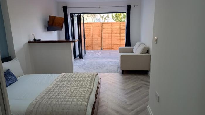london studios and suites