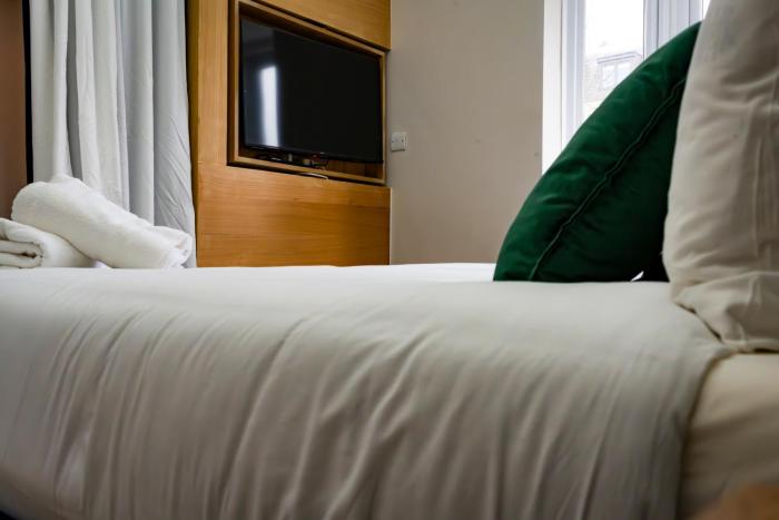 london studios and suites