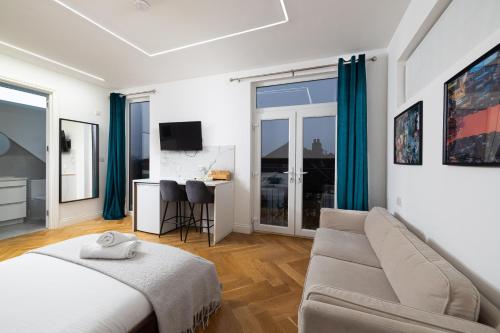 london studios and suites