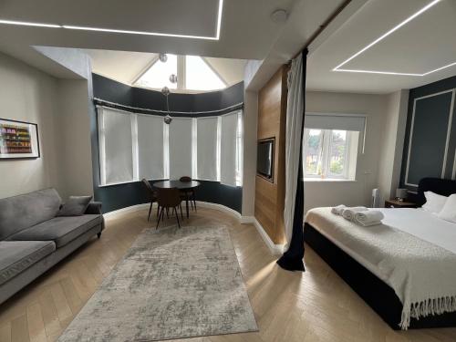 London Studios And Suites,,4 star