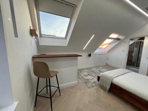 london studios and suites